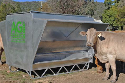 Livestock feeders - Well thought-out solutions for a high level of feed hygiene and refilling, but above all, a high level of safety for the animal. Kellfri's feeders and calf creep feeders are an obvious element in livestock management as they are robust, weather-proof, mobile and safe. Feeders & calf creep feeders. Feeders Horse.